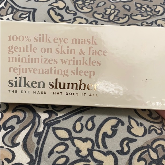 Silken Slumber Solid Silk Eye Mask - Picture 2 of 4